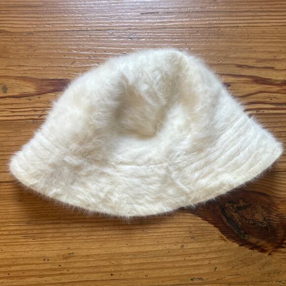 Kangol y2k white fuzzy warm fitted angora bucket hat SIZE L - Picture 4 of 5
